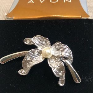 Avon Susana Brooch NWOT